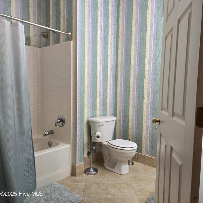 2223 Locksley Woods Dr Greenville, NC 27858