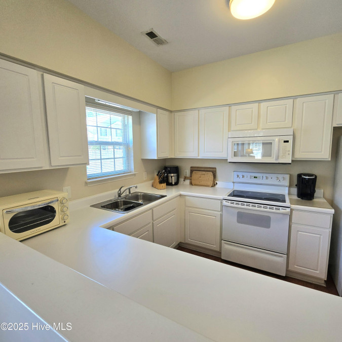 2223 Locksley Woods Dr Greenville, NC 27858