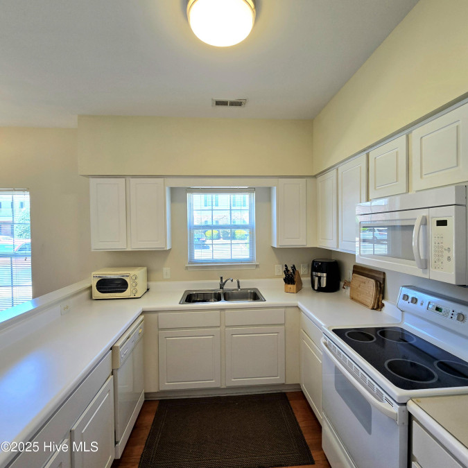 2223 Locksley Woods Dr Greenville, NC 27858