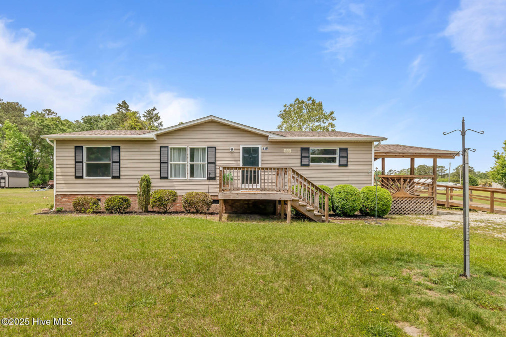 120 Church Rd Hubert, NC 28539
