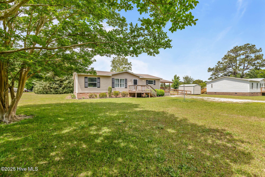 120 Church Rd Hubert, NC 28539