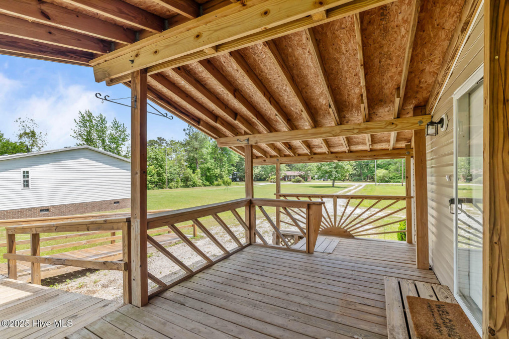 120 Church Rd Hubert, NC 28539