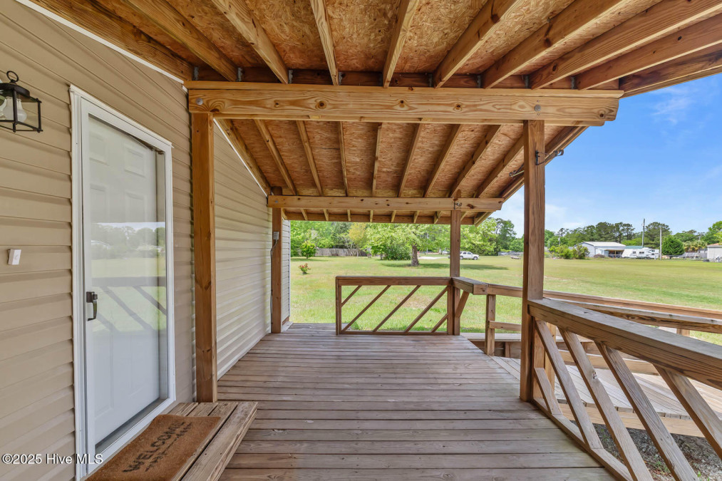 120 Church Rd Hubert, NC 28539