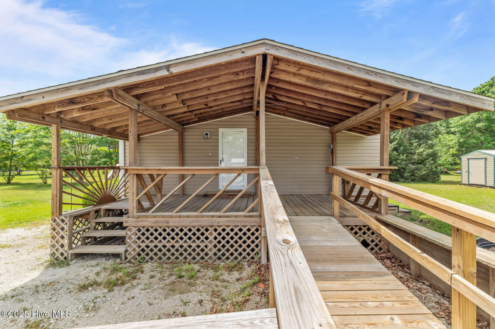 120 Church Rd Hubert, NC 28539