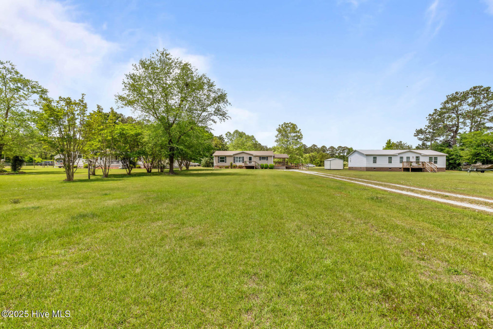 120 Church Rd Hubert, NC 28539