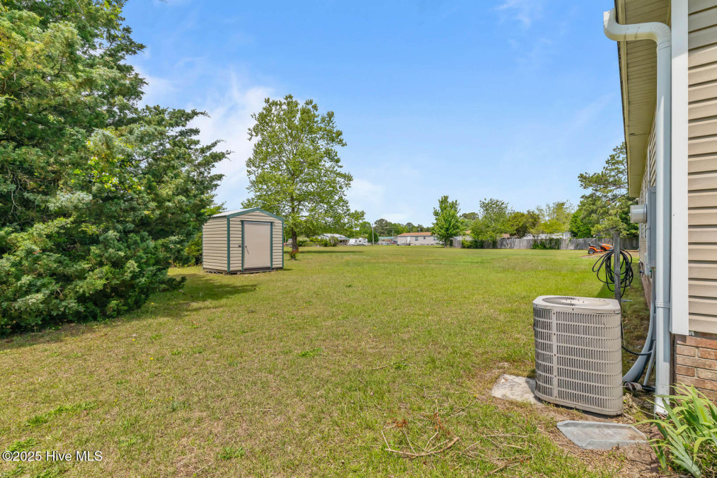 120 Church Rd Hubert, NC 28539