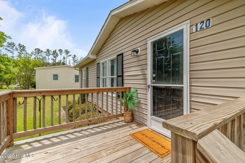120 Church Rd Hubert, NC 28539