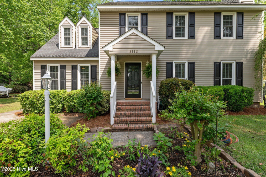 2112 Horse Shoe Bend Trent Woods, NC 28562