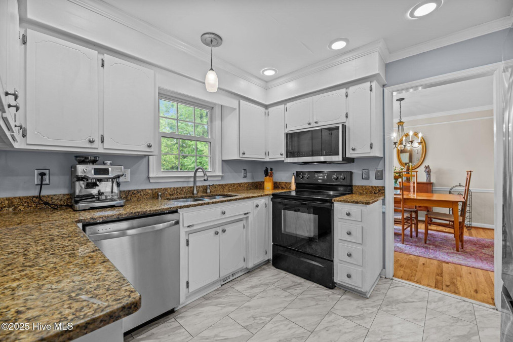 2112 Horse Shoe Bend Trent Woods, NC 28562