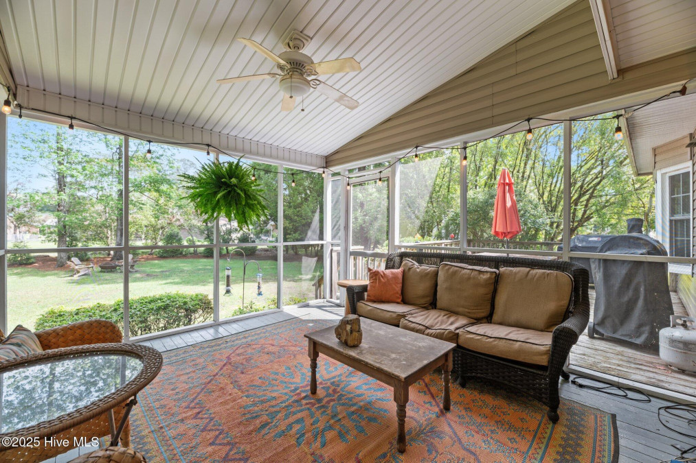 2112 Horse Shoe Bend Trent Woods, NC 28562