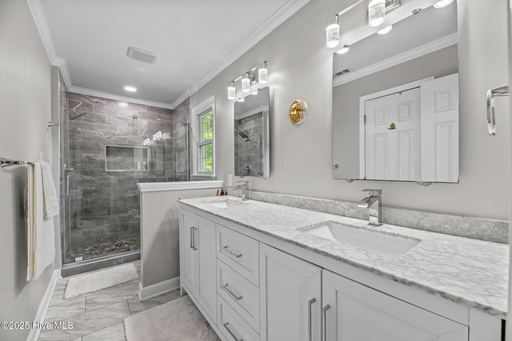 2112 Horse Shoe Bend Trent Woods, NC 28562