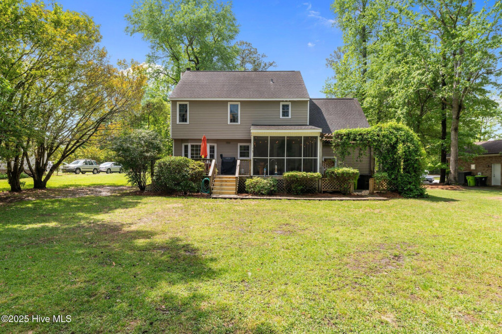 2112 Horse Shoe Bend Trent Woods, NC 28562