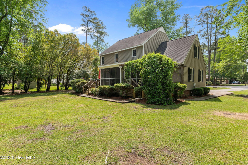 2112 Horse Shoe Bend Trent Woods, NC 28562