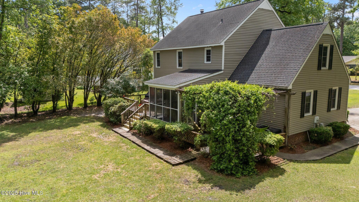 2112 Horse Shoe Bend Trent Woods, NC 28562