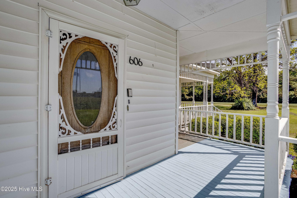 606 Cherry Rd Washington, NC 27889