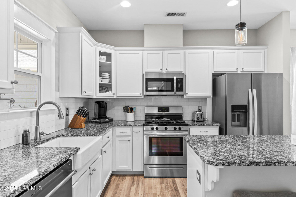2216 Lakeside Cir Wilmington, NC 28401