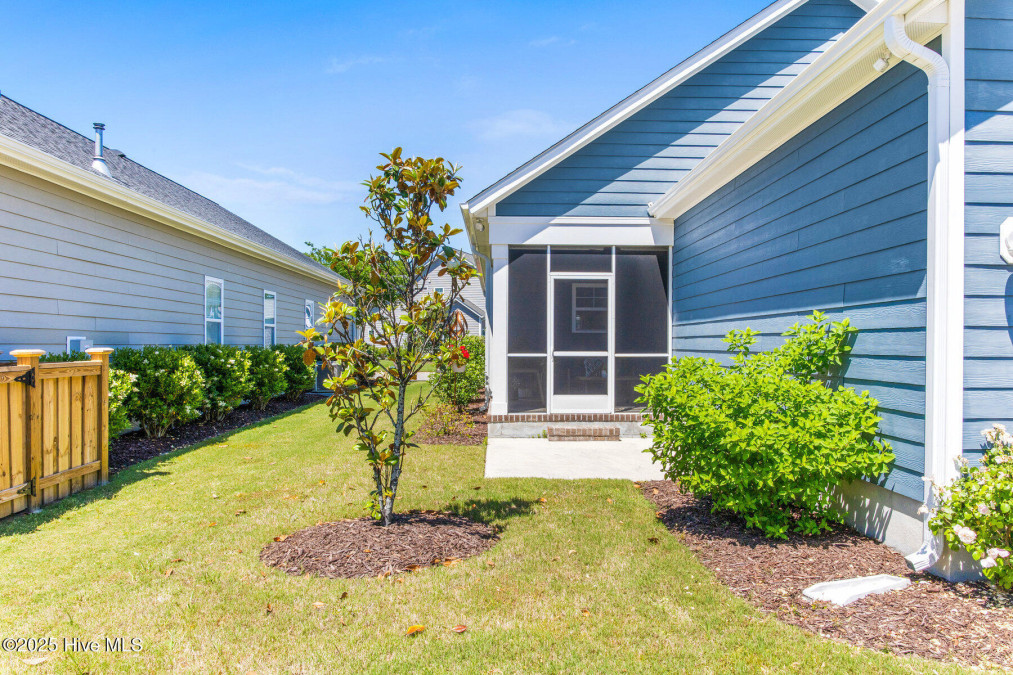 2216 Lakeside Cir Wilmington, NC 28401