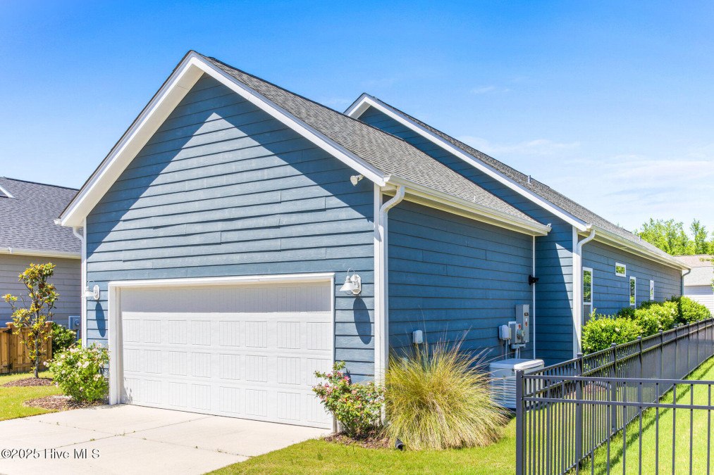 2216 Lakeside Cir Wilmington, NC 28401
