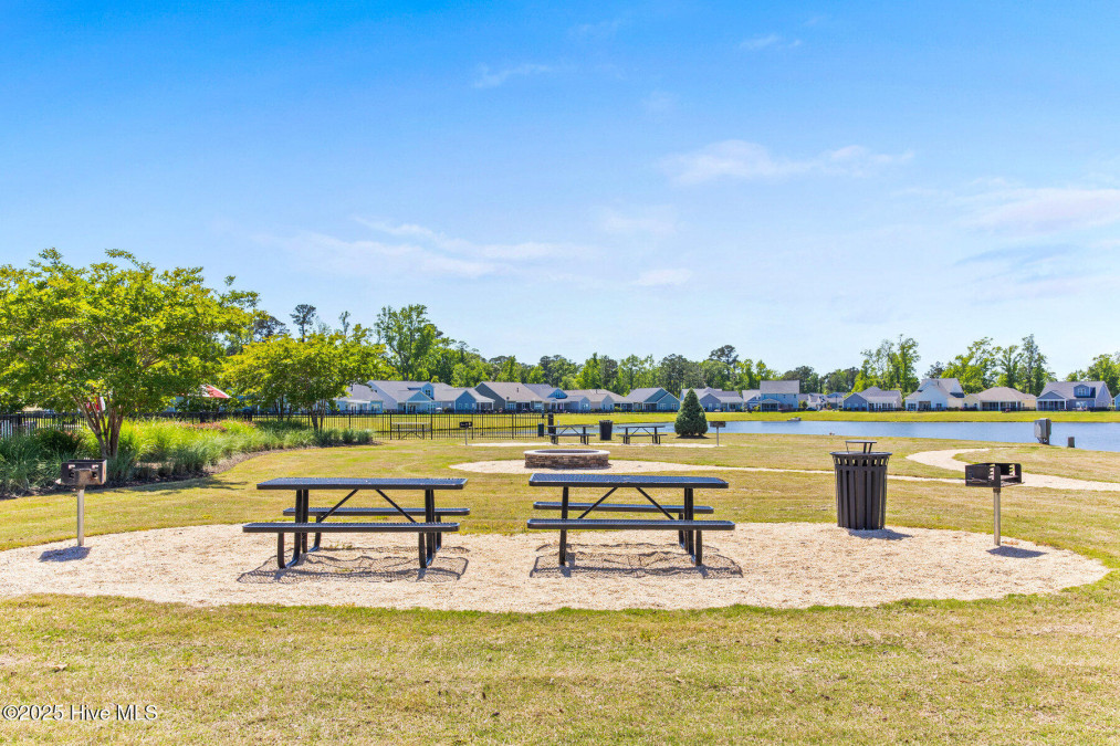 2216 Lakeside Cir Wilmington, NC 28401