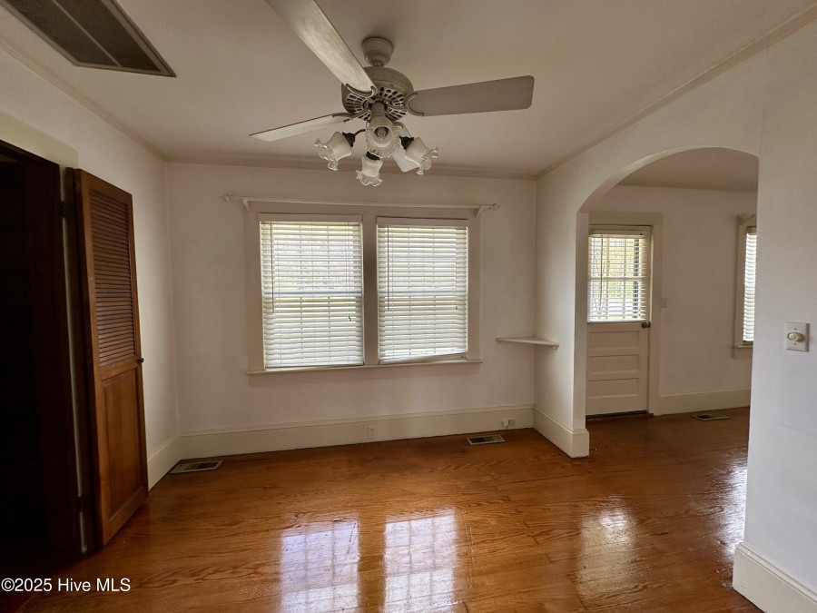1102 Sterlingworth St Windsor, NC 27983