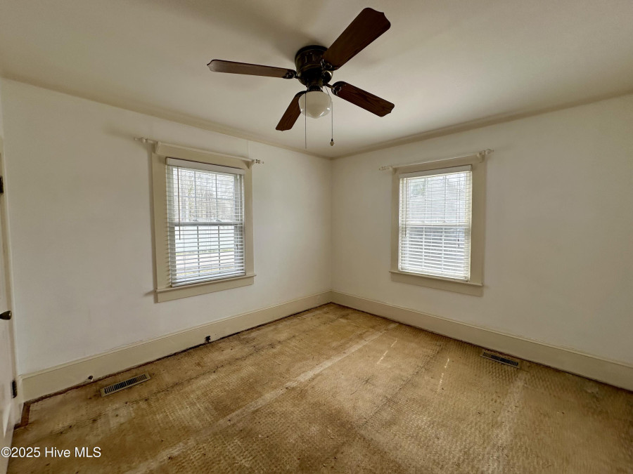 1102 Sterlingworth St Windsor, NC 27983
