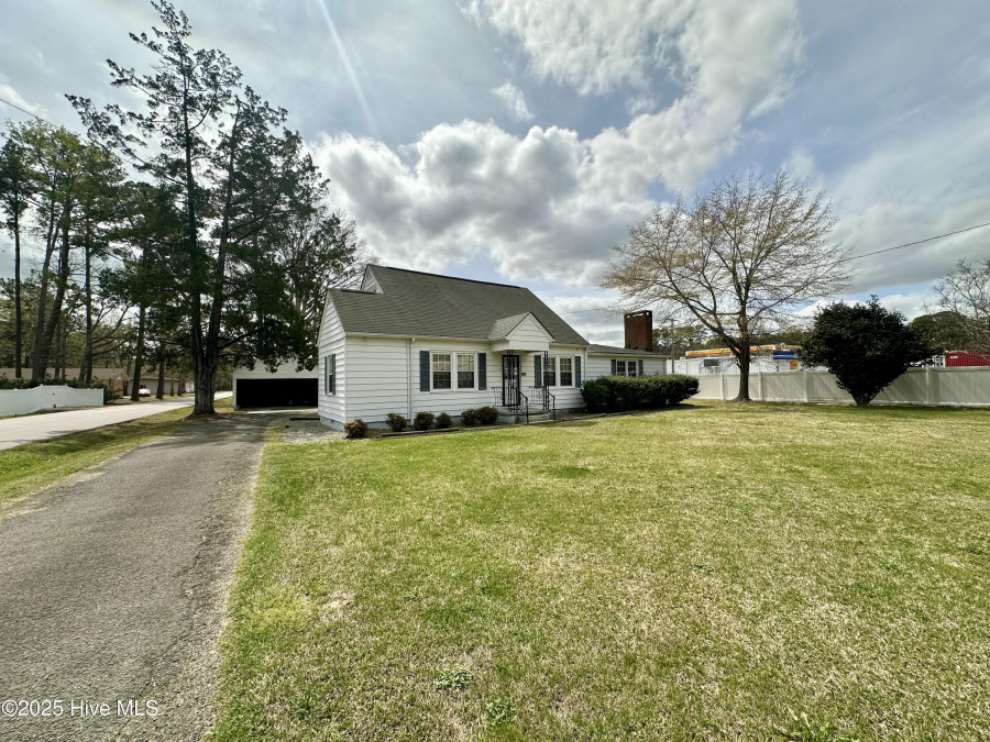 1102 Sterlingworth St Windsor, NC 27983