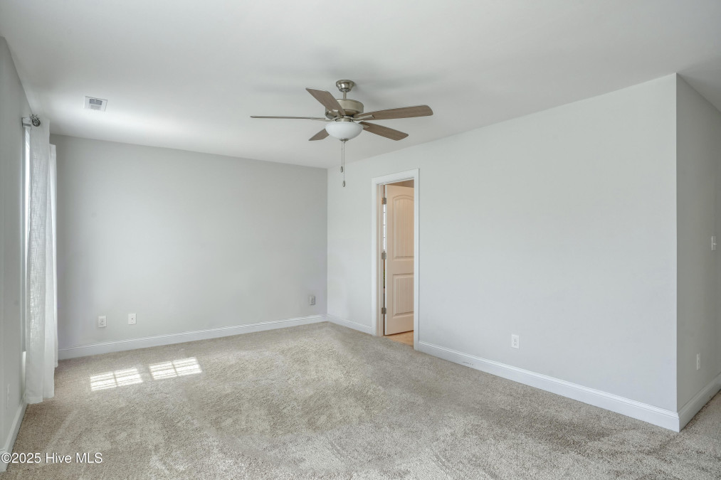 230 Lookout Ln Sneads Ferry, NC 28460