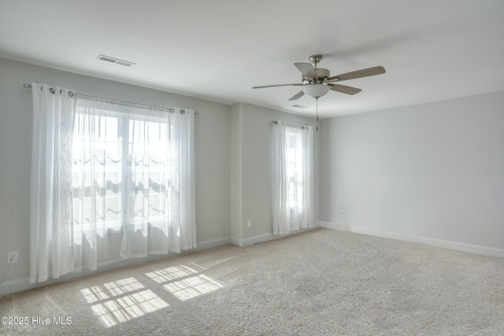 230 Lookout Ln Sneads Ferry, NC 28460
