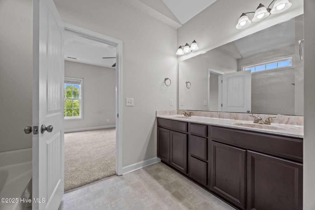 305 Spring Maple Way Richlands, NC 28574
