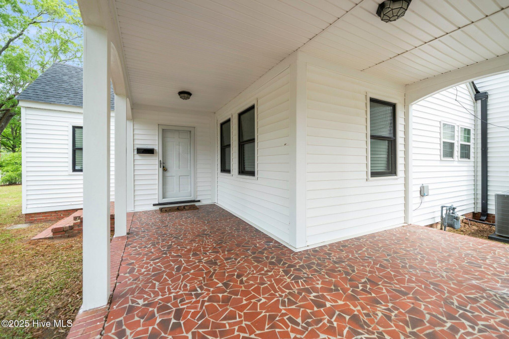 208 Andrews Ave Goldsboro, NC 27530
