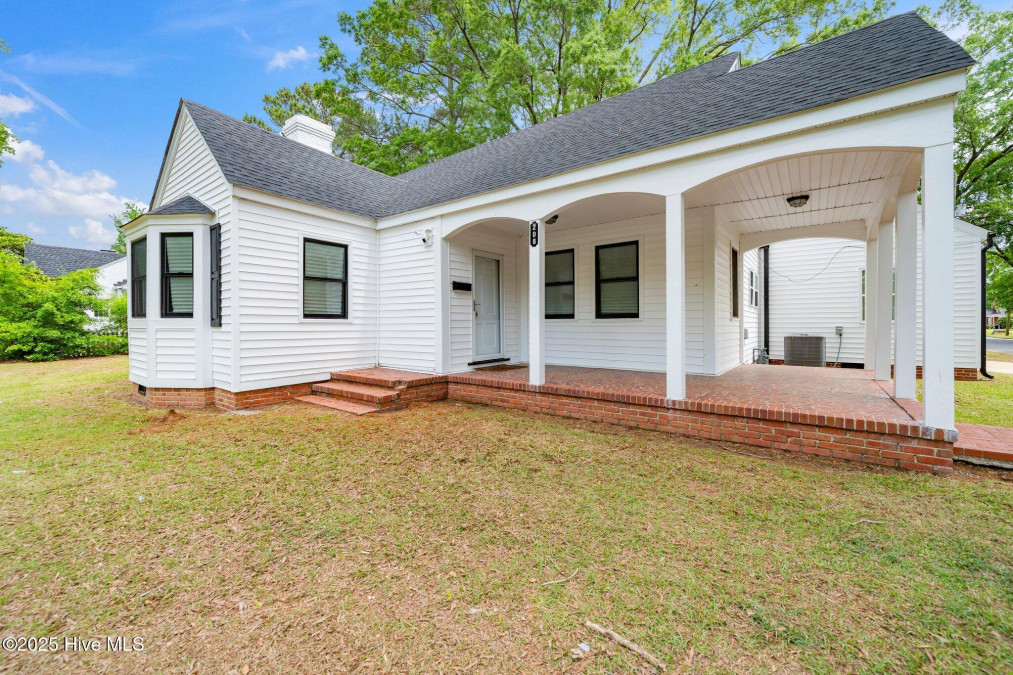 208 Andrews Ave Goldsboro, NC 27530