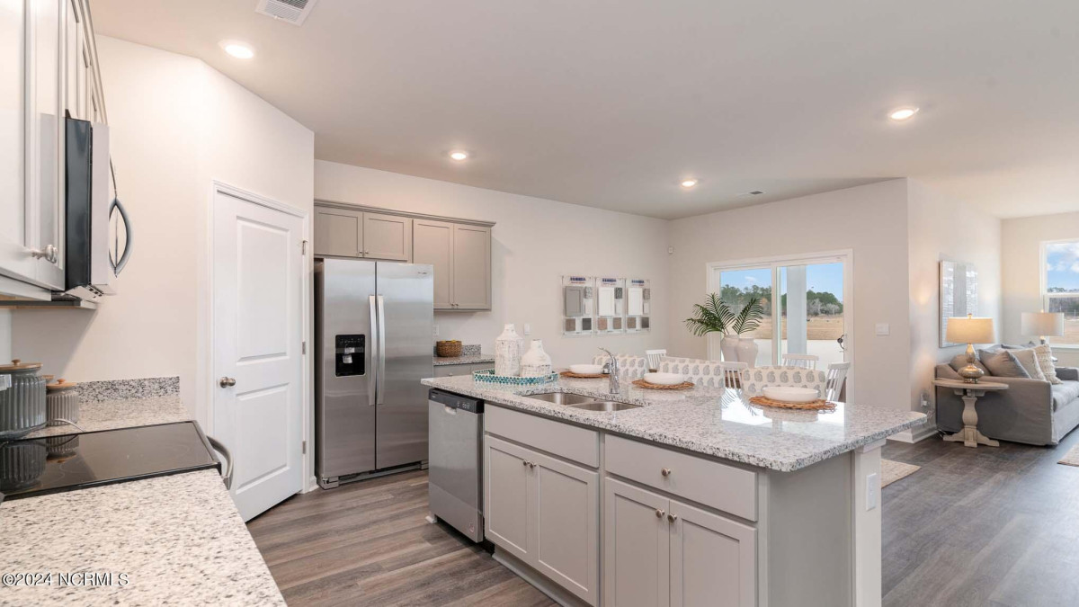 1214 Woodhouse Dr Ash, NC 28420