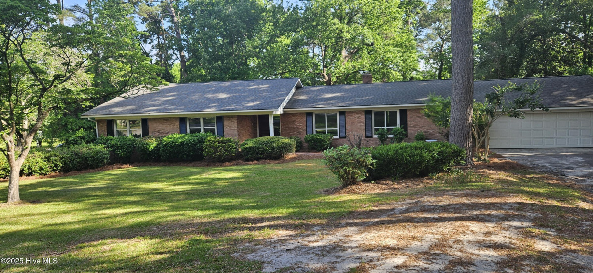 204 Edgewood Ave Clinton, NC 28328