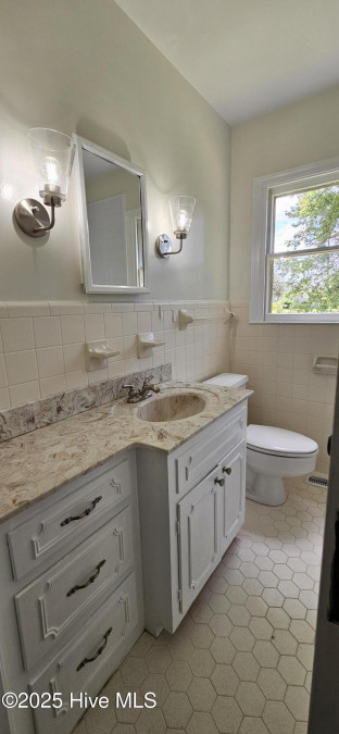 204 Edgewood Ave Clinton, NC 28328