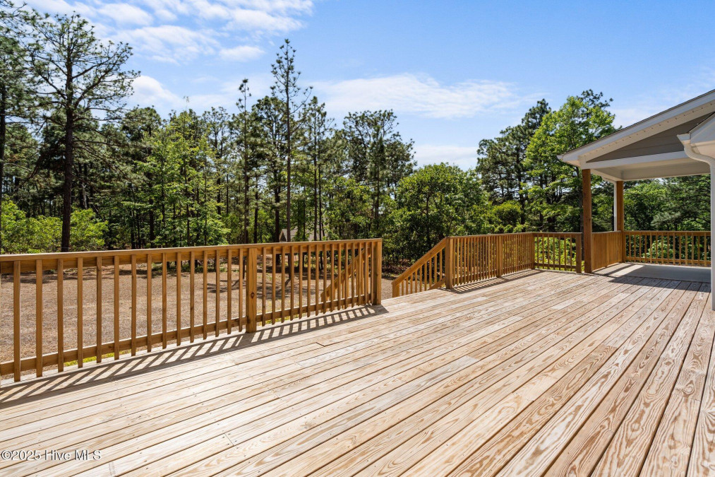 126 Parkwood Ct West End, NC 27376