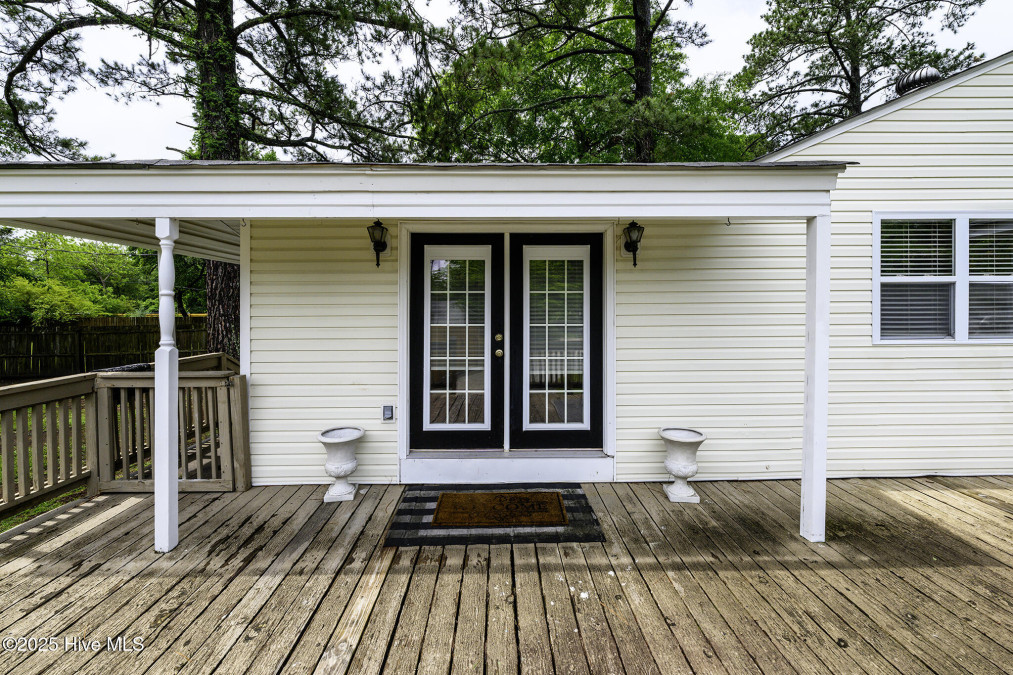 918 Meadows St New Bern, NC 28560