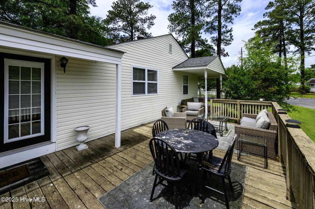 918 Meadows St New Bern, NC 28560