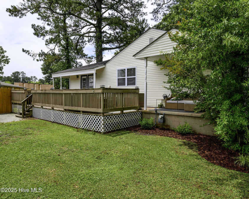 918 Meadows St New Bern, NC 28560