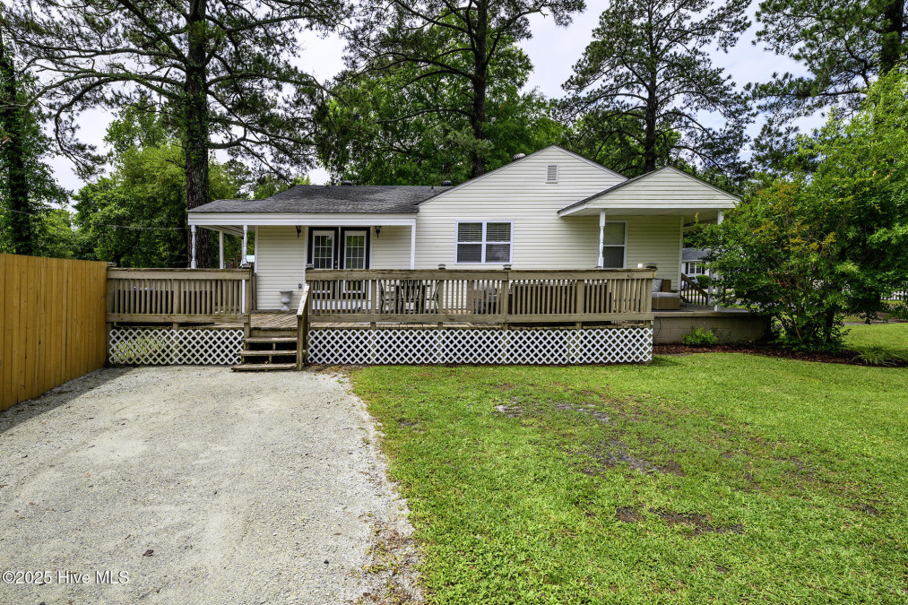 918 Meadows St New Bern, NC 28560