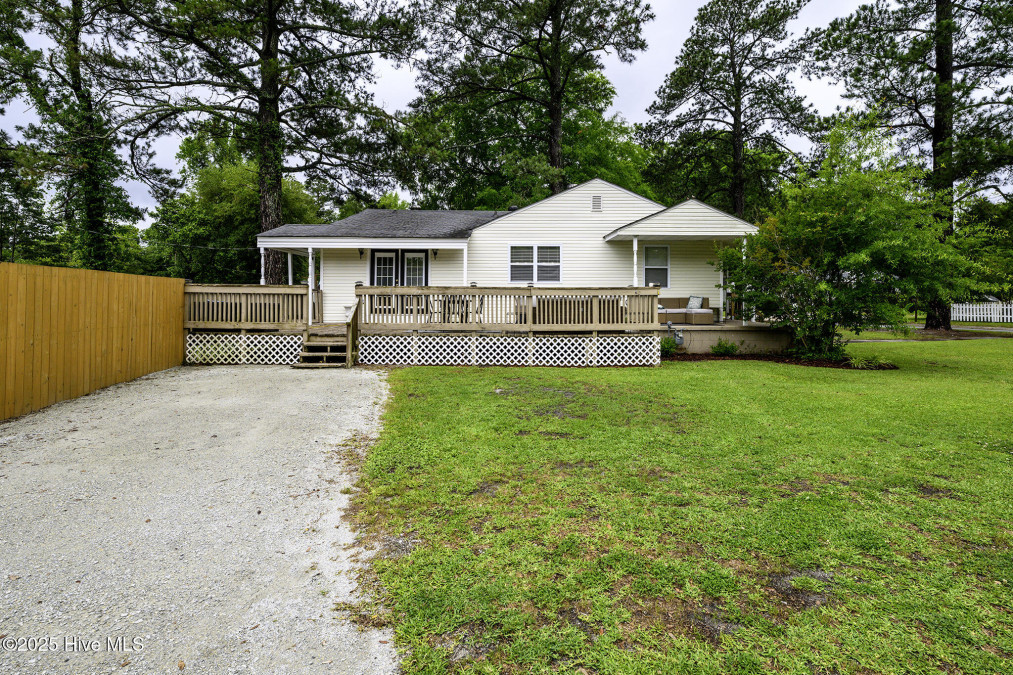 918 Meadows St New Bern, NC 28560