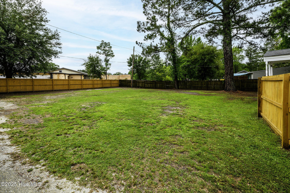 918 Meadows St New Bern, NC 28560