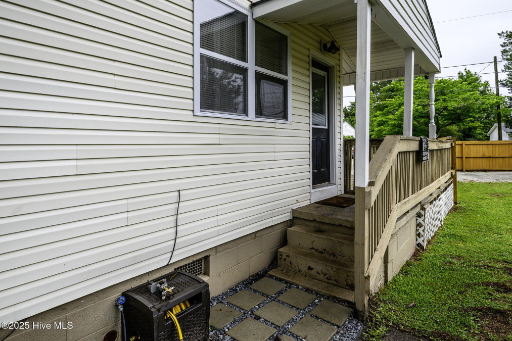 918 Meadows St New Bern, NC 28560