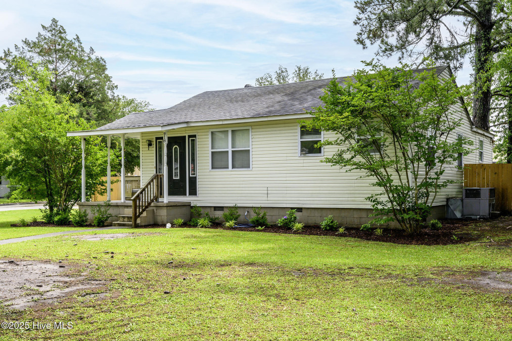 918 Meadows St New Bern, NC 28560