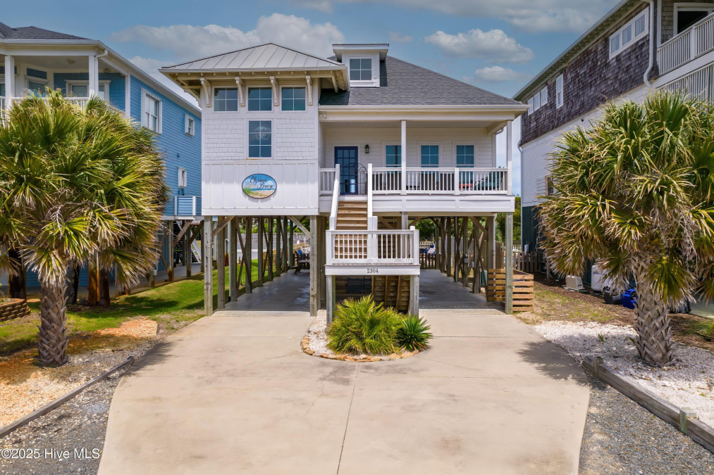 2304 Dolphin Dr Oak Island, NC 28465