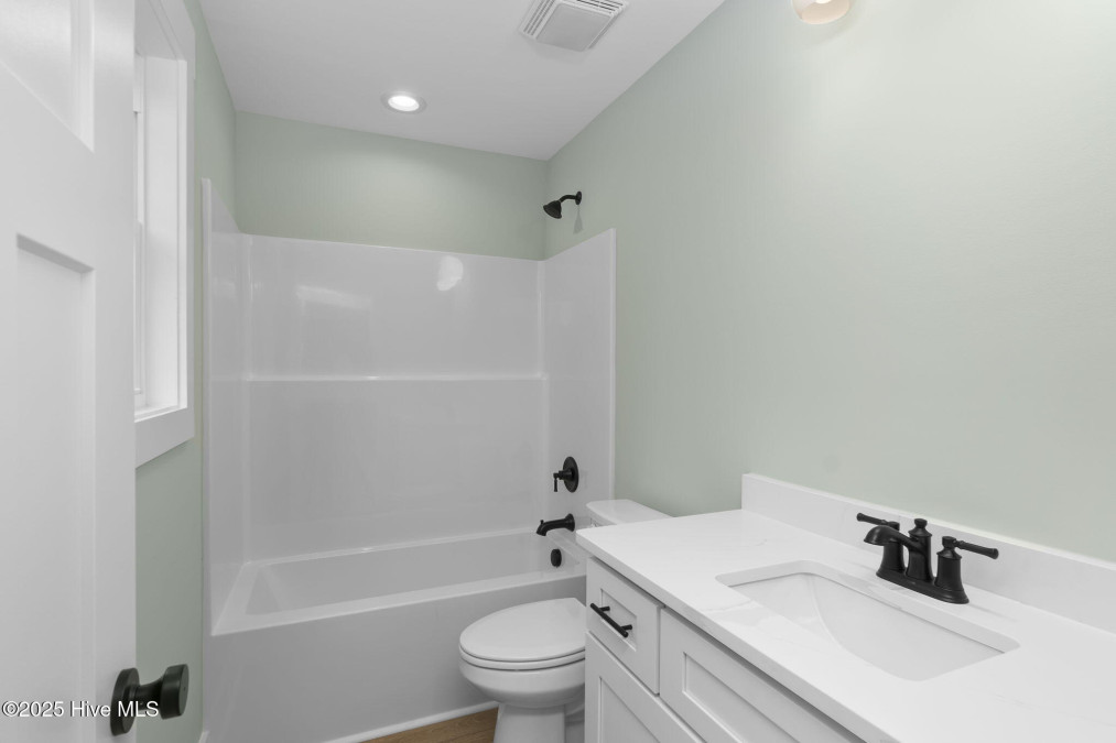2404 Starling Ln New Bern, NC 28562