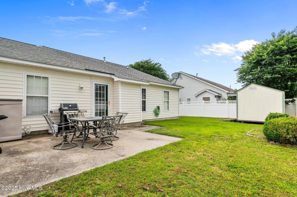 198 Emily Dr Winterville, NC 28590