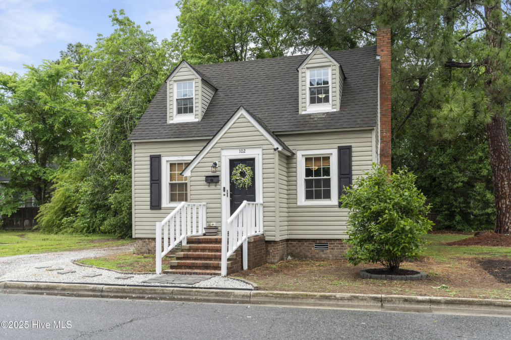 102 9th St Washington, NC 27889