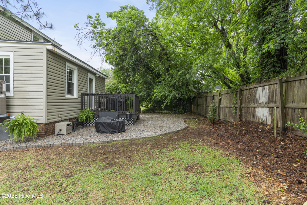 102 9th St Washington, NC 27889