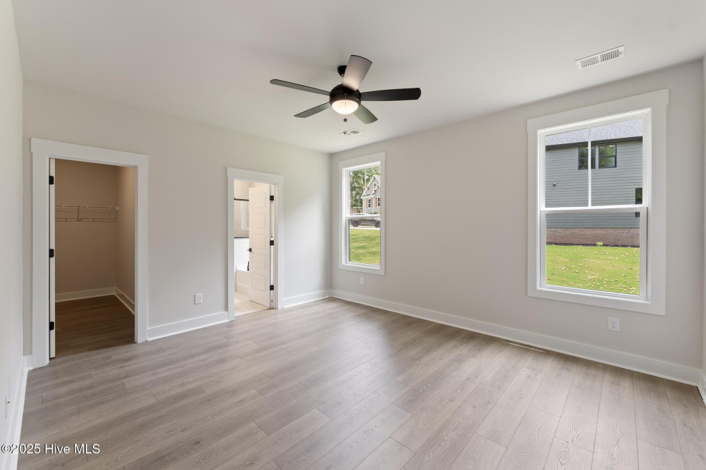 1061 Edenton Dr Calabash, NC 28467