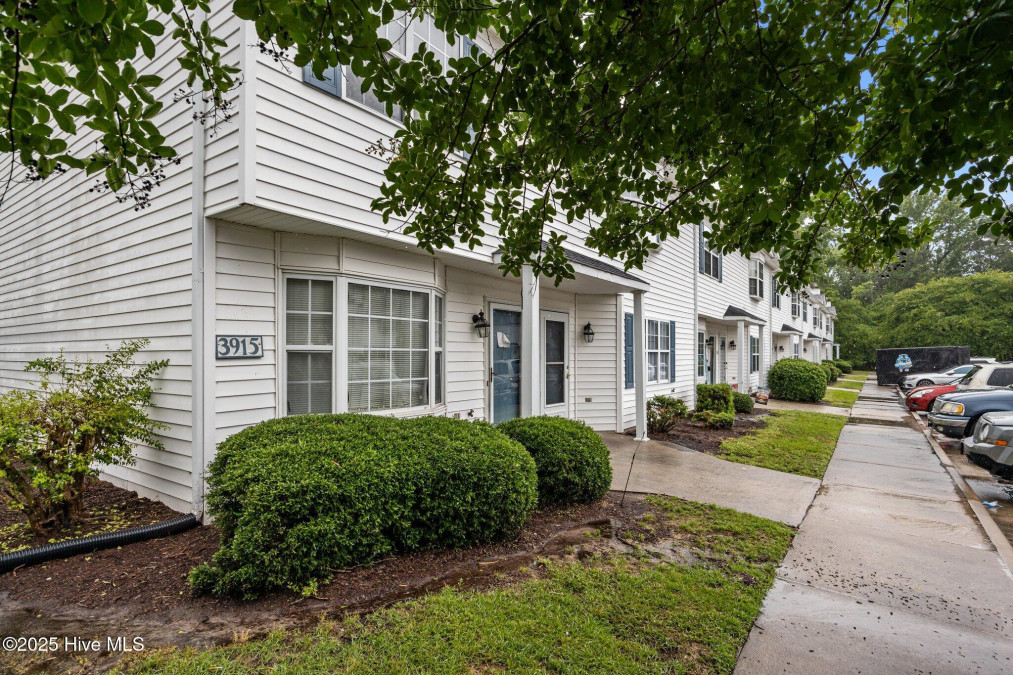 3915 Sterling Pointe Dr Winterville, NC 28590